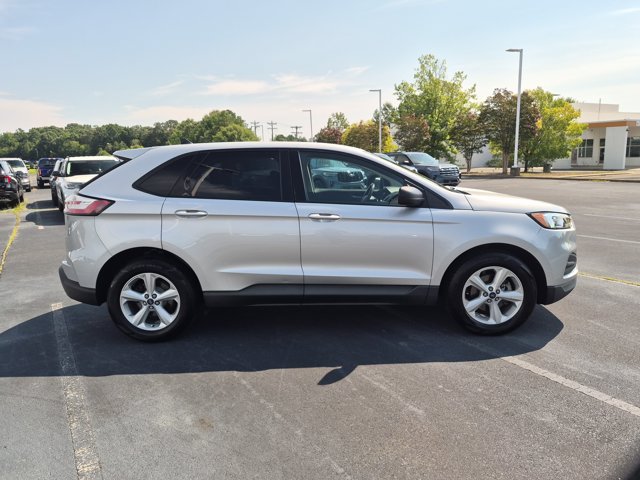 Certified 2019 Ford Edge SE FWD image 3