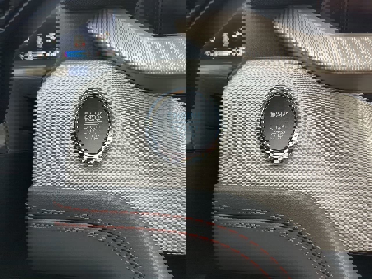 Certified 2025 Ford Explorer Active w/ Active Comfort Package image 27