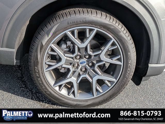 Certified 2025 Ford Explorer Platinum w/ Ultimate Package AWD/4WD image 11