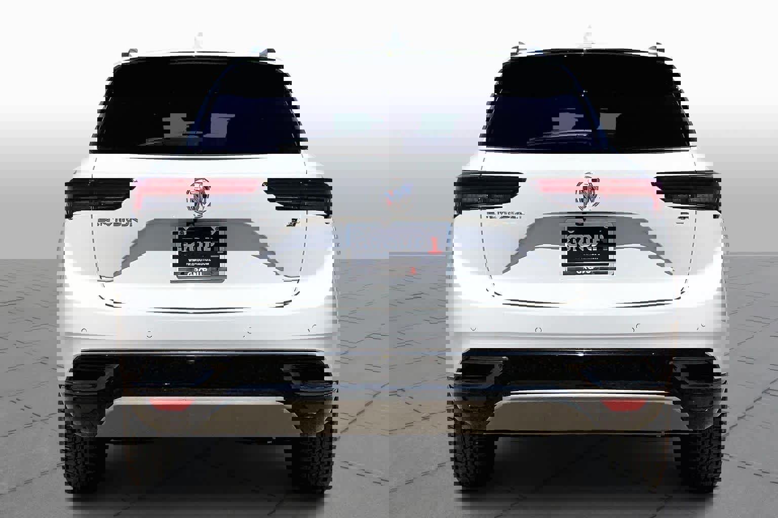 Used 2022 Buick Envision Essence w/ Sport Touring Package FWD image 2