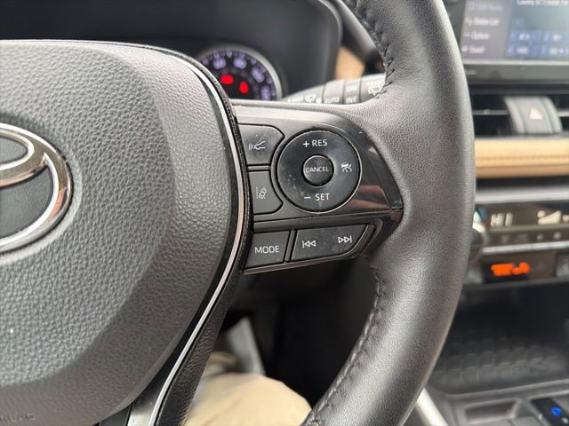 Used 2021 Toyota RAV4 XLE w/ XLE Grade Weather Package image 39