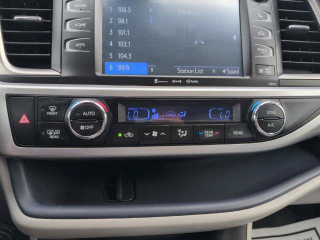 Used 2018 Toyota Highlander XLE AWD/4WD image 26