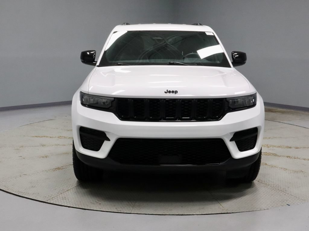 Used 2024 Jeep Grand Cherokee Altitude AWD/4WD image 6