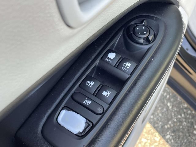 Used 2018 Jeep Compass Latitude w/ Popular Equipment Group FWD image 13