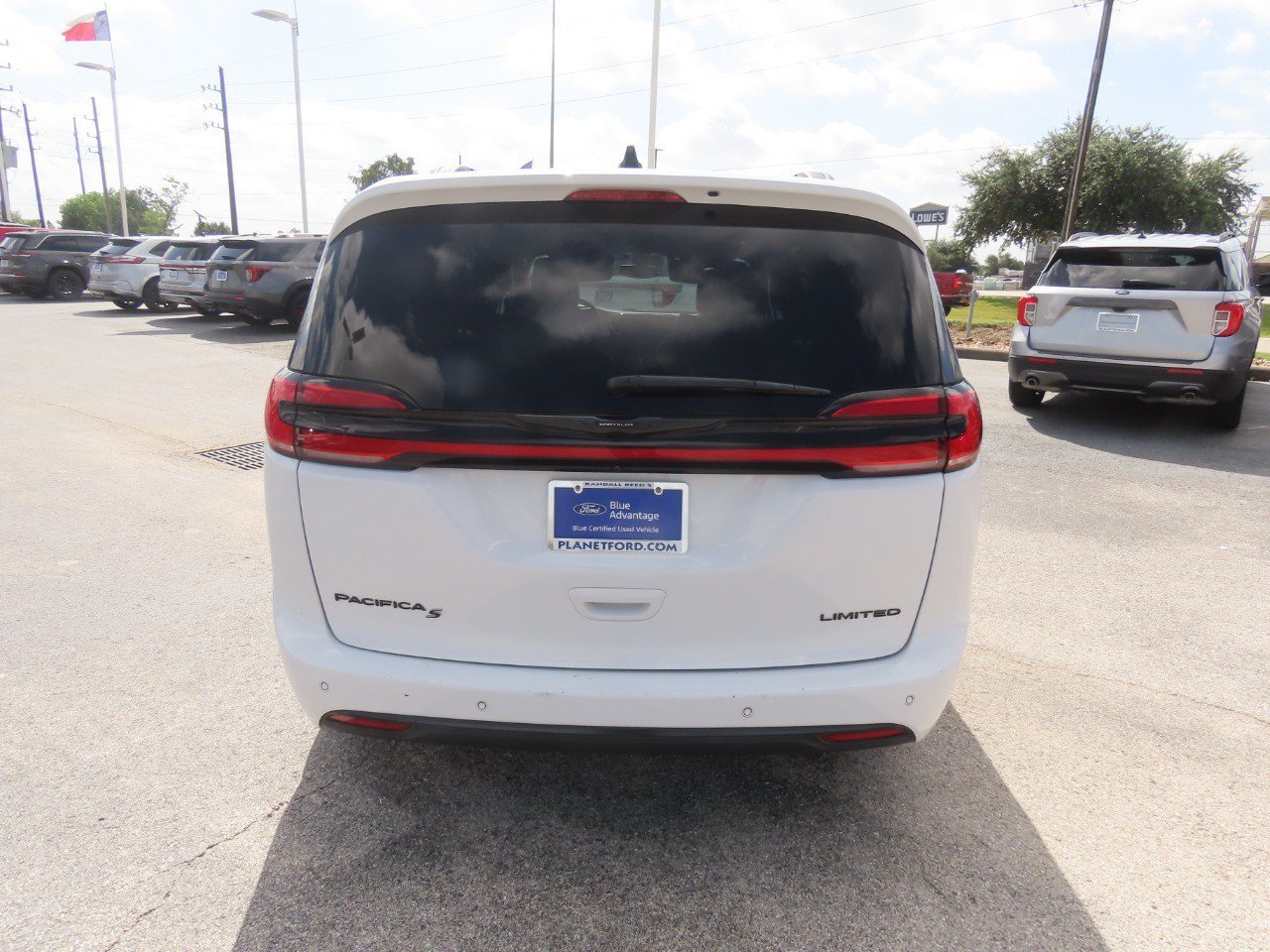 Used 2025 Chrysler Pacifica Limited FWD image 11