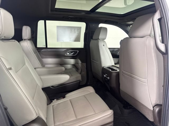 Used 2021 GMC Yukon XL SLT w/ SLT Luxury Plus Package AWD/4WD image 3