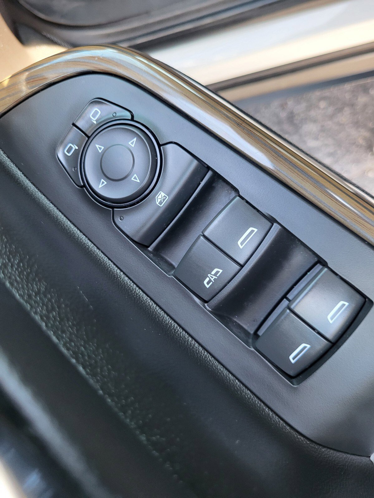 Used 2023 GMC Acadia SLE w/ LPO, Floor Liner Package image 18