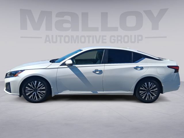 Used 2023 Nissan Altima 2.5 SV FWD image 2