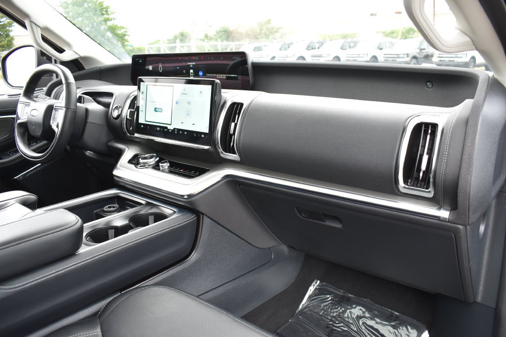 Certified 2025 Ford Expedition Platinum AWD/4WD image 31