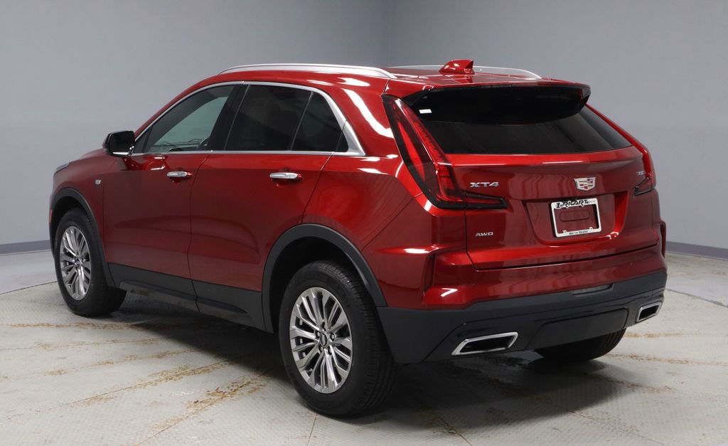 Used 2024 Cadillac XT4 Premium Luxury image 3