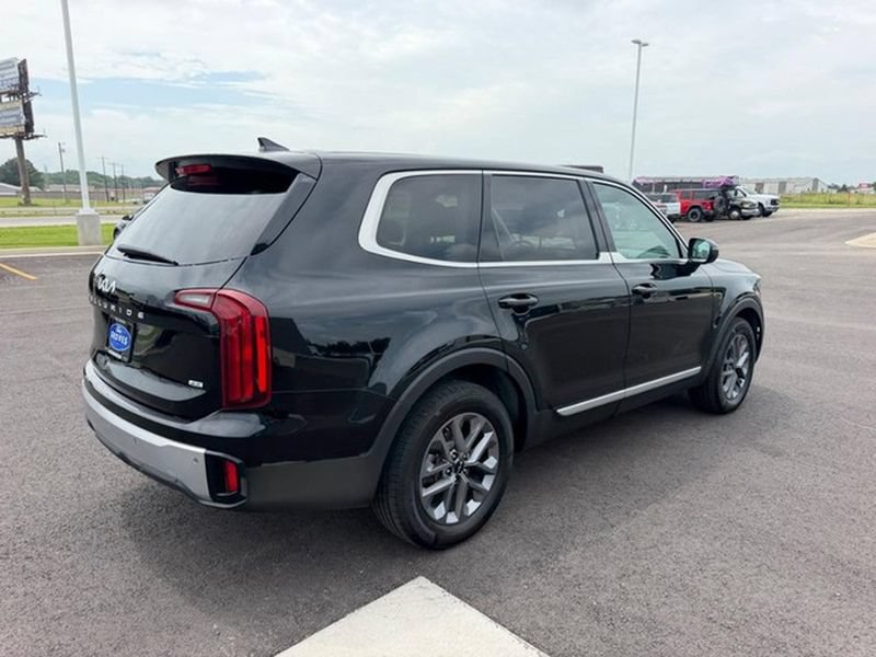 Used 2023 Kia Telluride LX AWD/4WD image 5