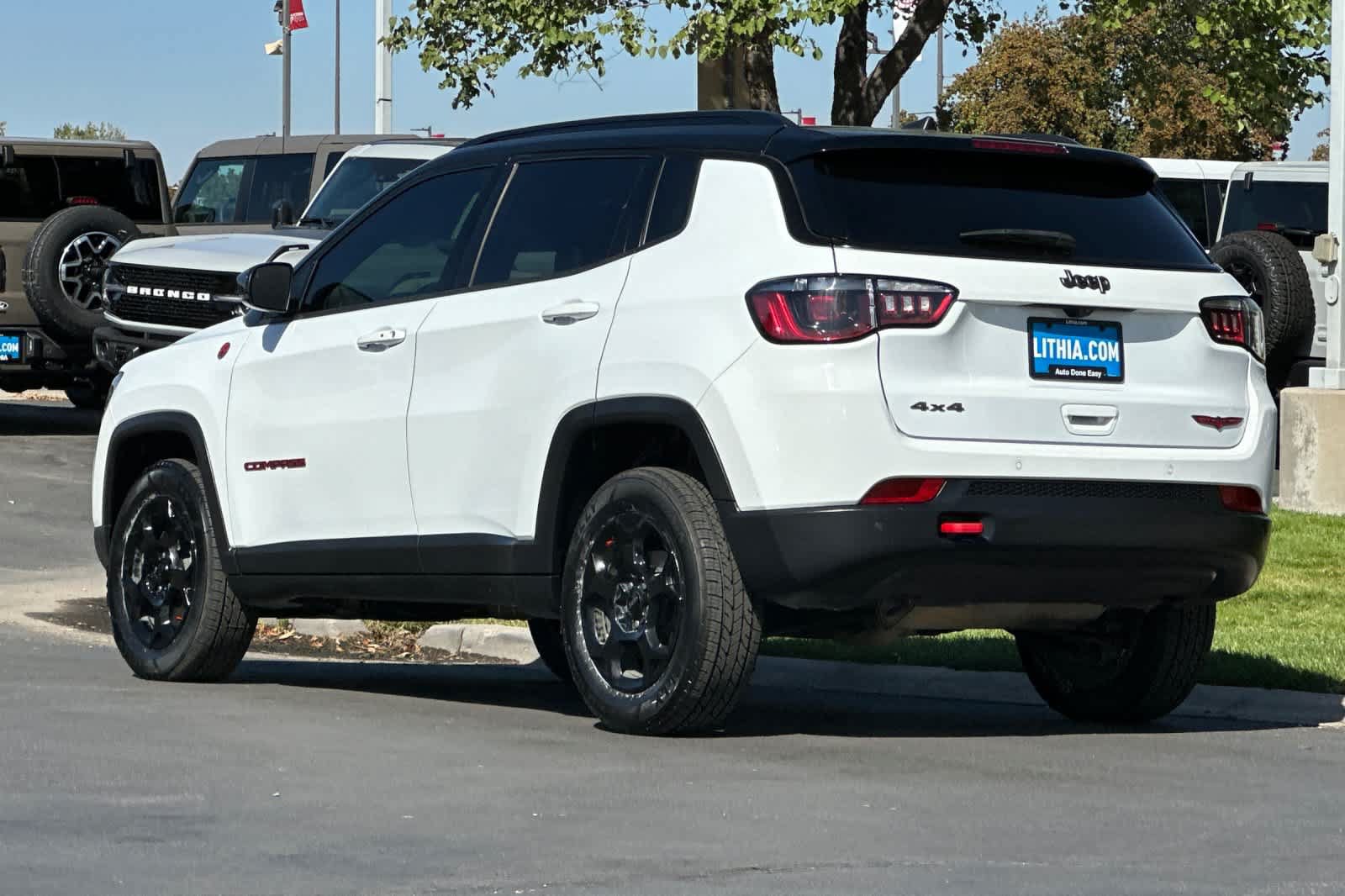 Used 2023 Jeep Compass Trailhawk AWD/4WD image 6