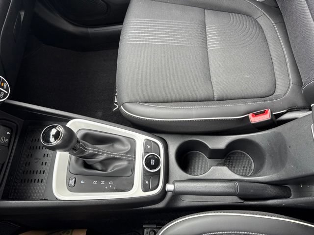 Used 2024 Hyundai Venue Limited FWD image 24