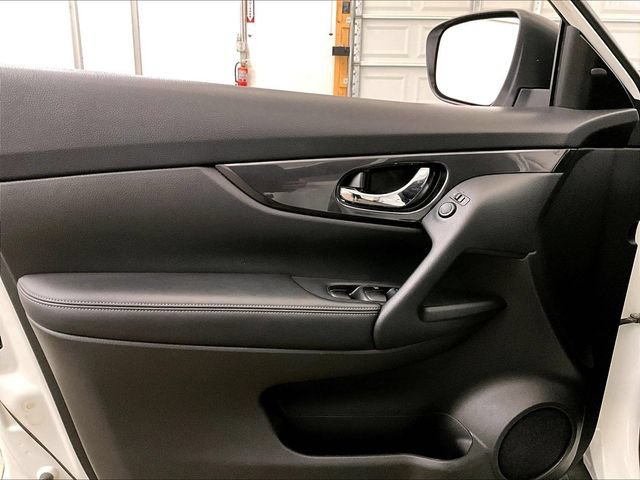 Used 2018 Nissan Rogue SV AWD/4WD image 22