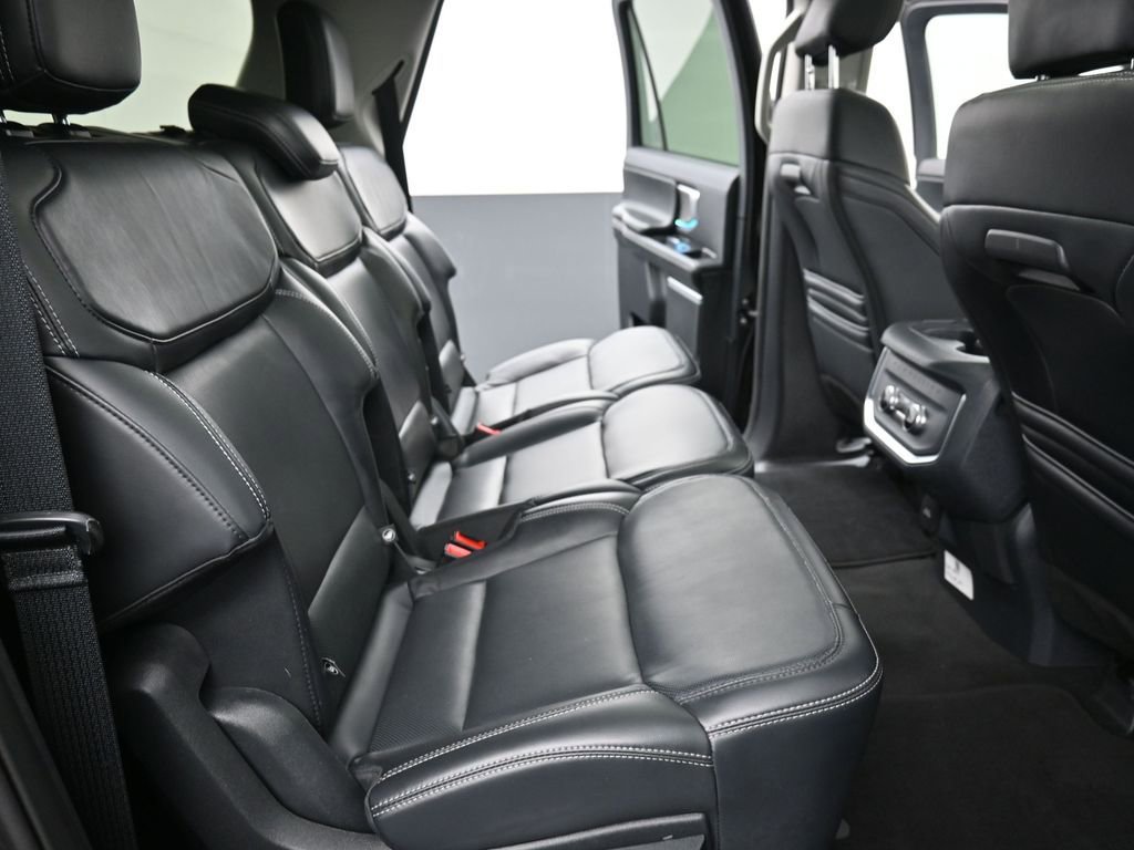 Certified 2025 Ford Expedition Max Platinum image 12