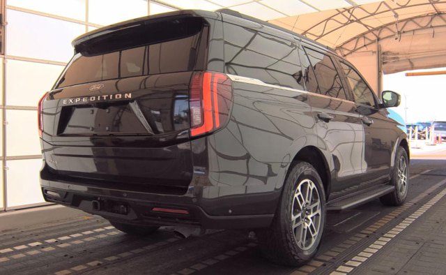 Certified 2025 Ford Expedition Active AWD/4WD image 5