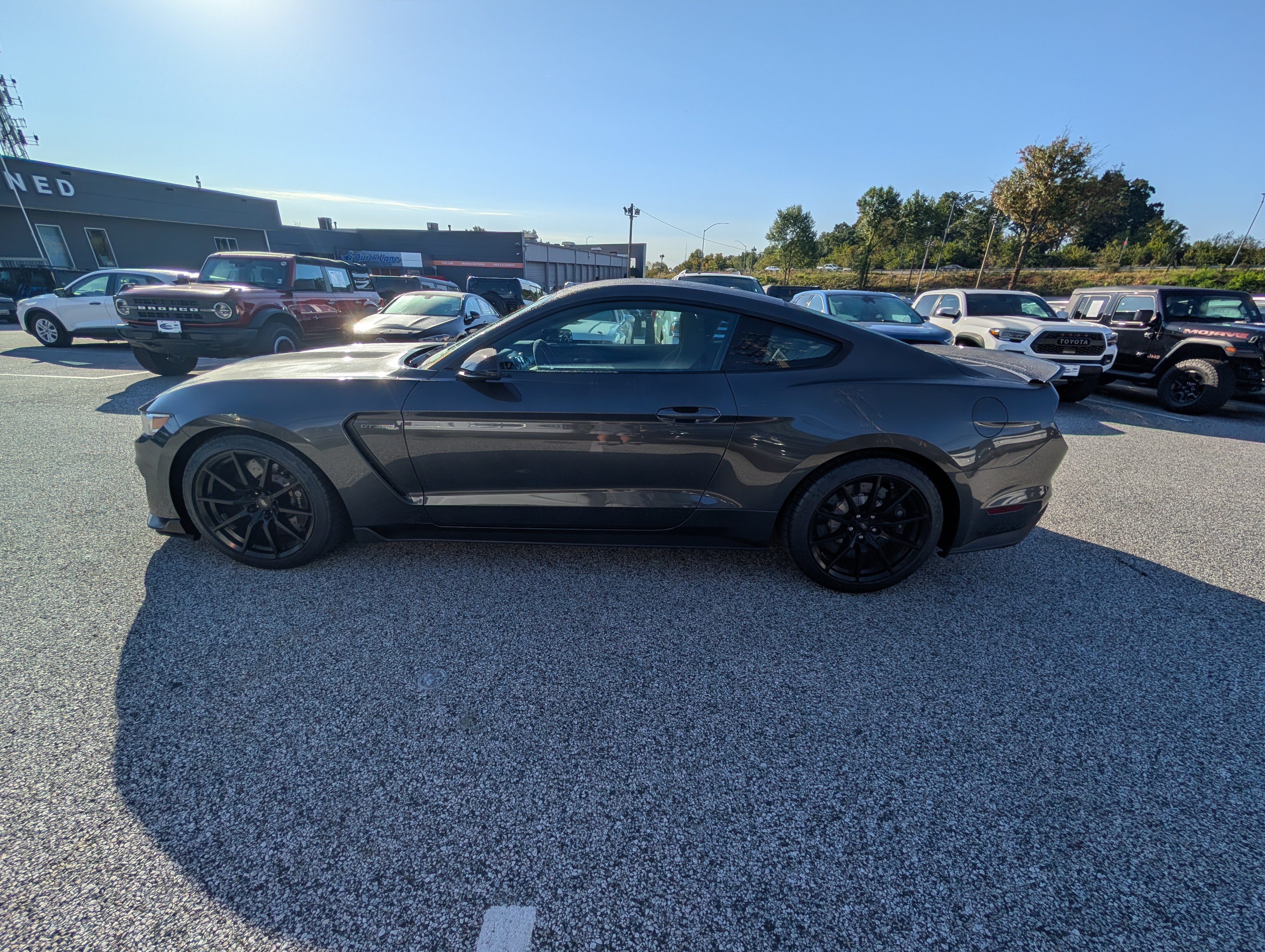 Certified 2018 Ford Mustang Shelby GT350 w/ Electronics Package RWD image 3