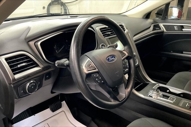 Certified 2019 Ford Fusion SE FWD image 13
