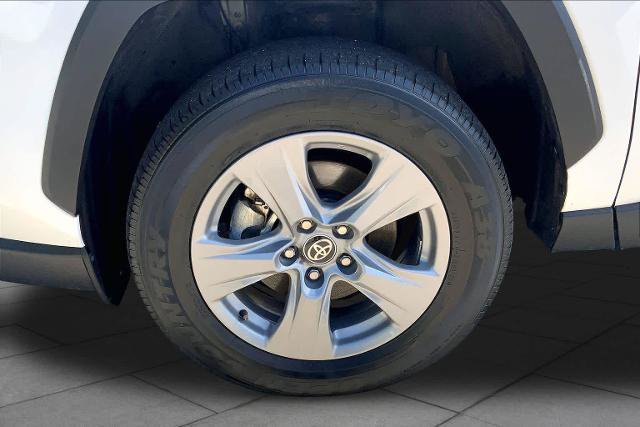 Used 2025 Toyota RAV4 XLE AWD/4WD image 11