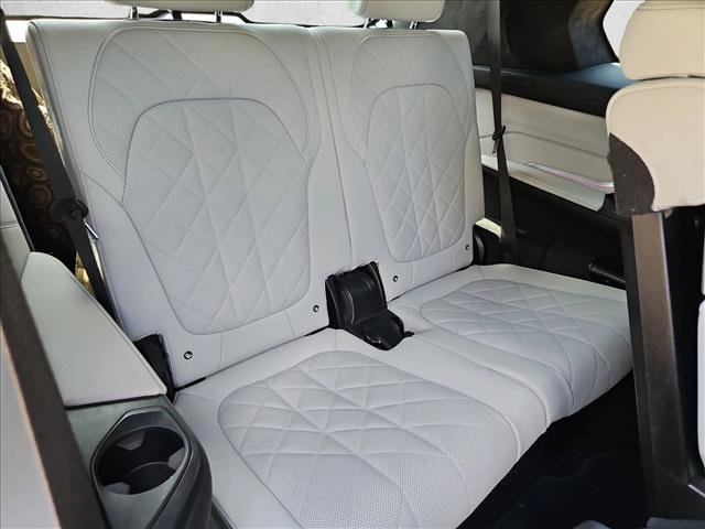 Used 2023 BMW X7 xDrive40i w/ M Sport Package AWD/4WD image 21