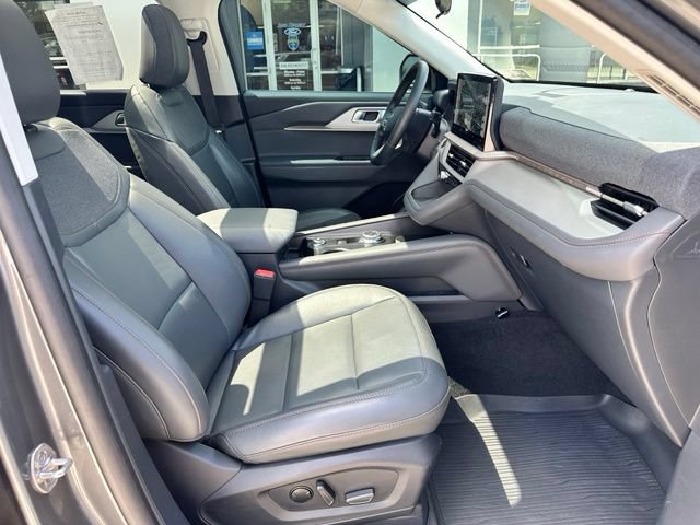 Certified 2025 Ford Explorer Active w/ Active Comfort Package AWD/4WD image 59