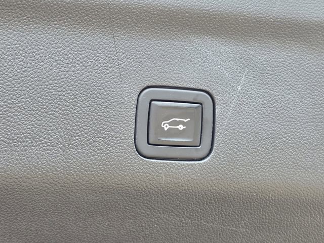 Used 2023 GMC Yukon AT4 w/ Technology Package AWD/4WD image 33