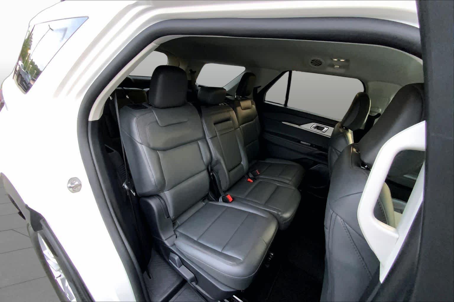Certified 2025 Ford Explorer Active w/ Active Comfort Package RWD image 19
