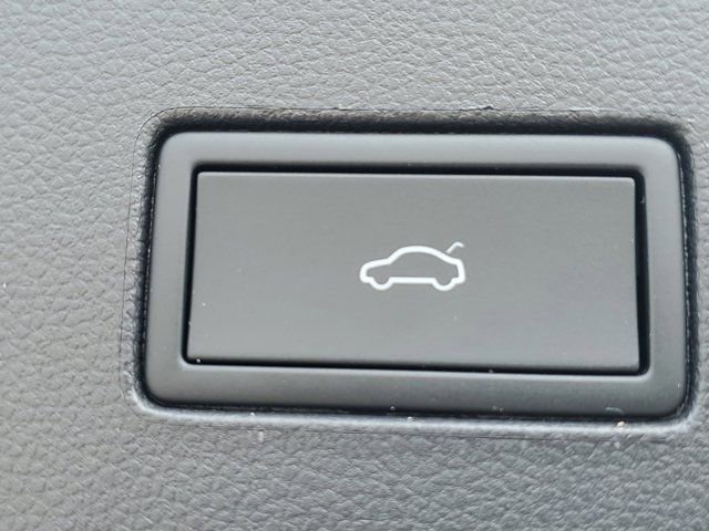 Used 2023 Volkswagen Atlas Cross Sport SEL image 15