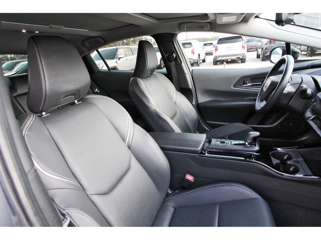 Used 2023 Toyota Prius Limited w/ Limited Premium Package FWD image 29
