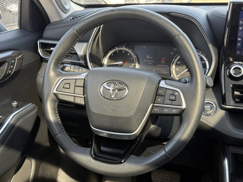 Used 2022 Toyota Highlander Platinum image 18