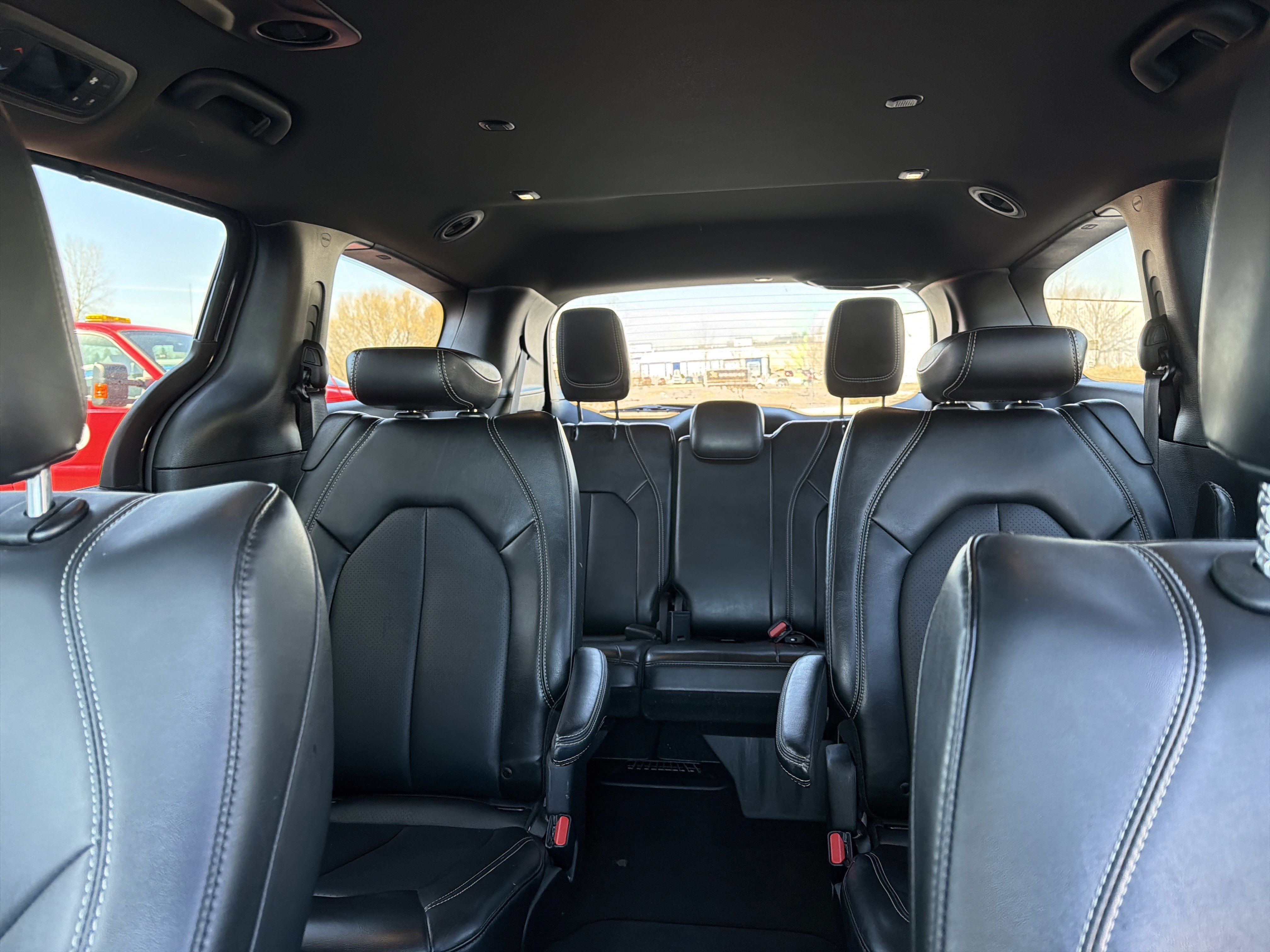 Used 2025 Chrysler Pacifica Select image 44