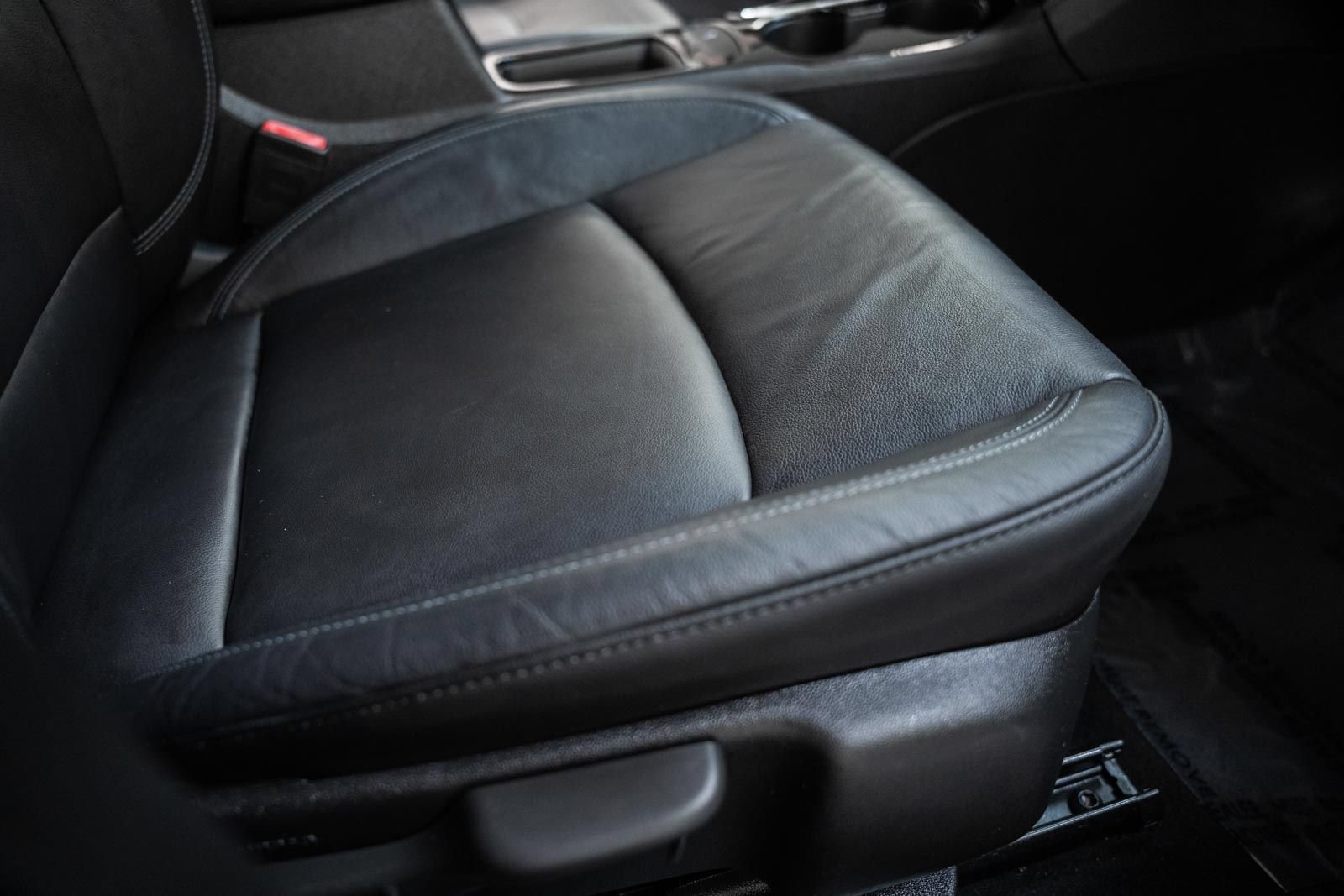 Used 2018 Chevrolet Cruze Premier FWD image 30