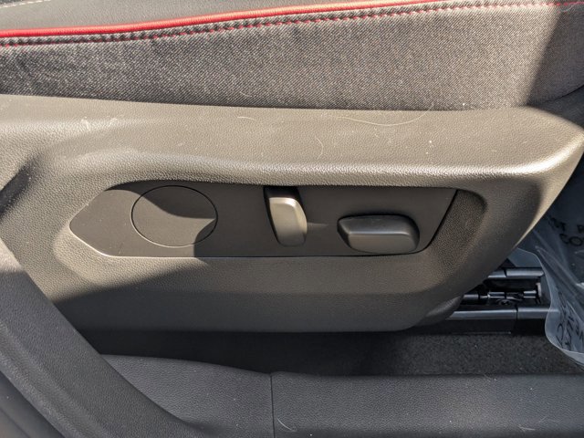 Used 2023 Buick Envision Essence w/ Technology Package I image 39