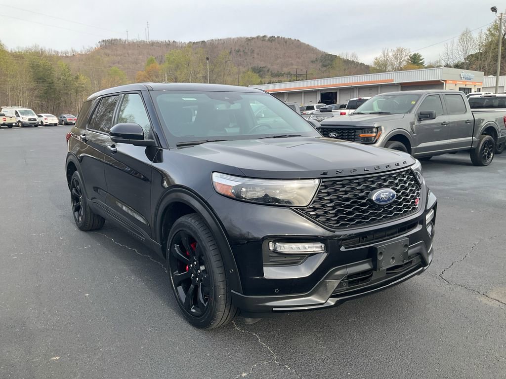 Certified 2022 Ford Explorer ST w/ Equipment Group 401A AWD/4WD image 3