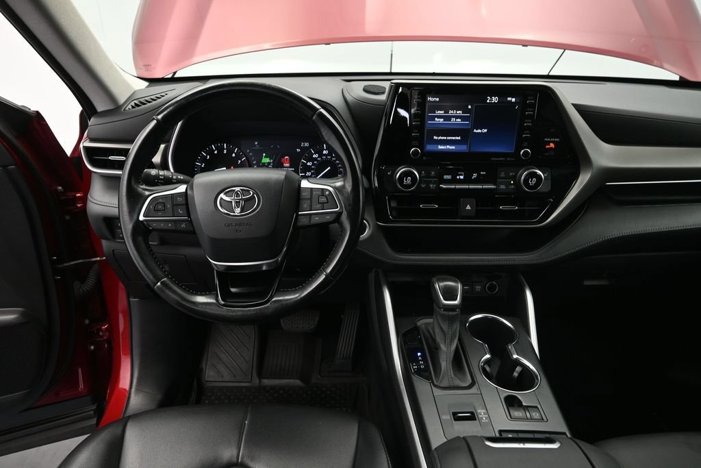 Used 2021 Toyota Highlander XLE FWD image 21