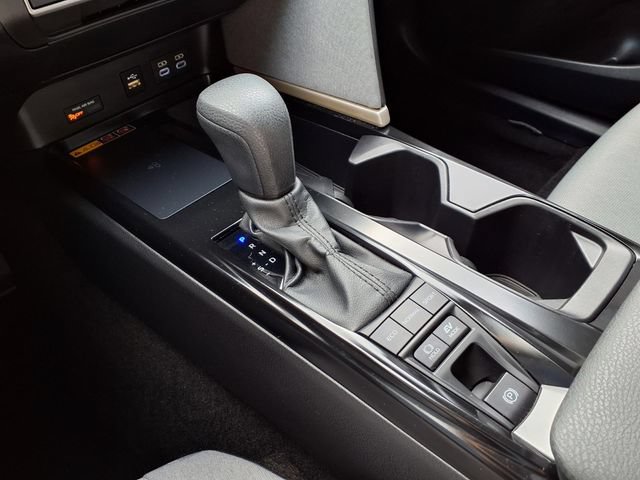 Used 2025 Toyota Camry LE w/ Convenience Package FWD image 8