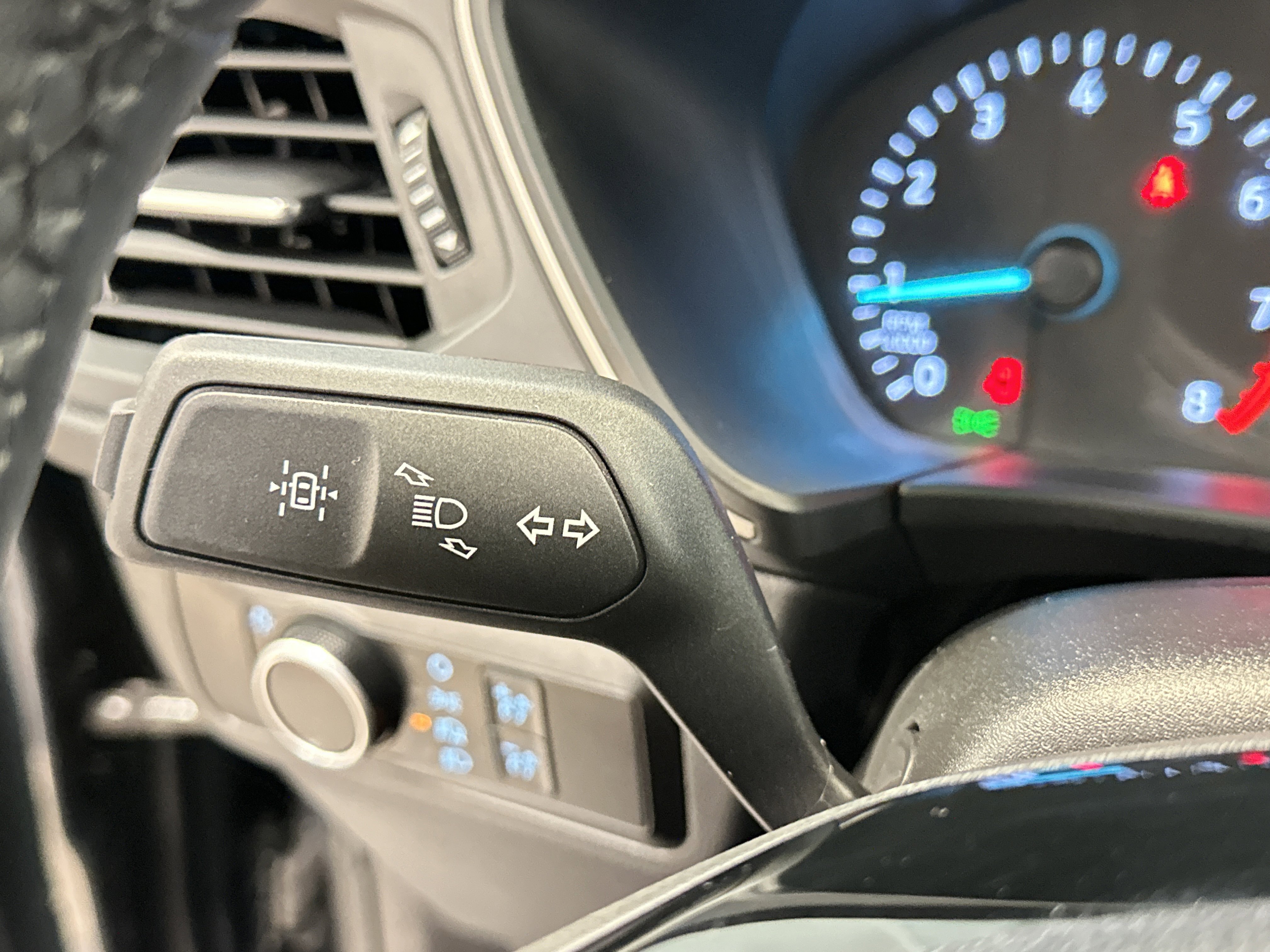 Certified 2022 Ford Escape SE w/ Cold Weather Package image 32