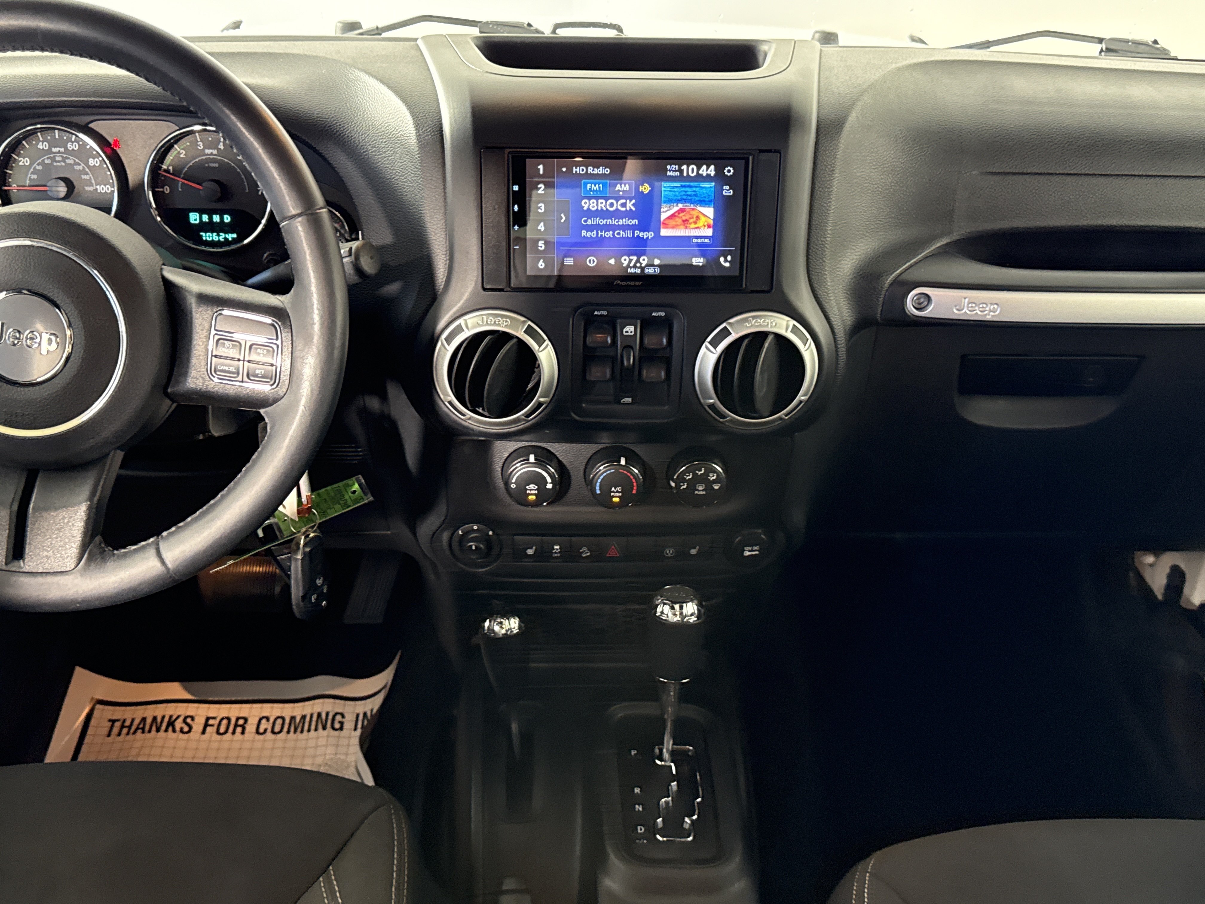 Used 2017 Jeep Wrangler Unlimited Sahara w/ Connectivity Group AWD/4WD image 11