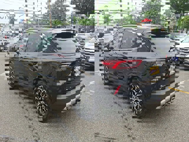 Certified 2023 Ford Escape SE w/ PHEV Premium Package image 5