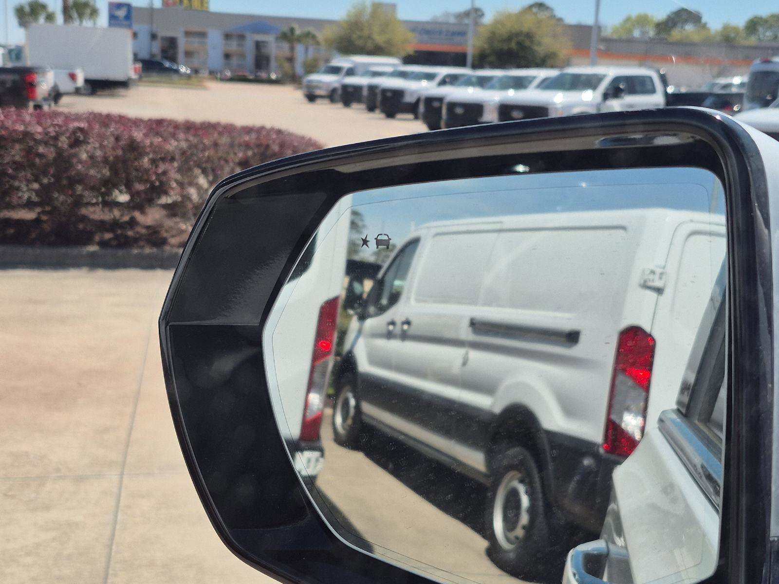 Used 2023 GMC Yukon XL SLT w/ SLT Premium Package image 8