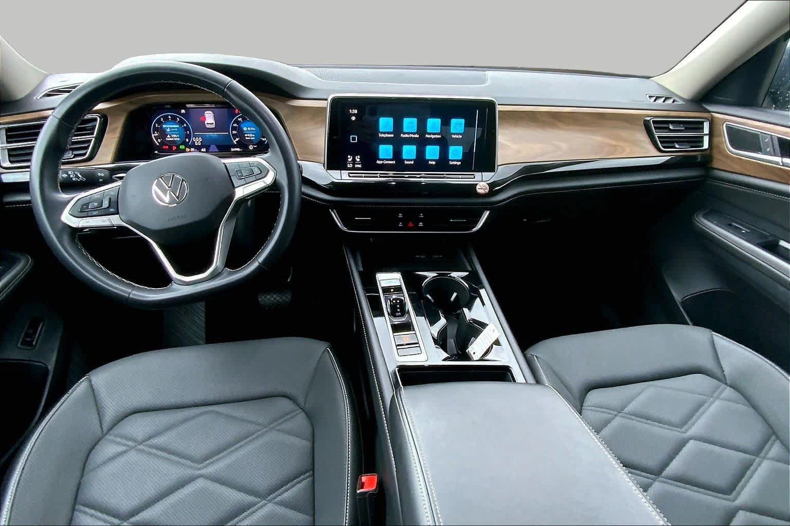 Used 2025 Volkswagen Atlas SE FWD image 16