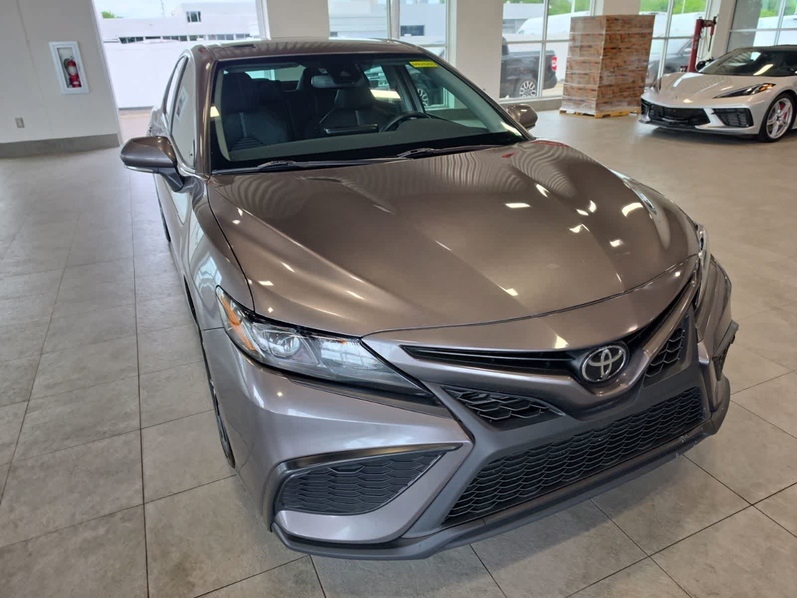 Used 2024 Toyota Camry SE AWD/4WD image 4