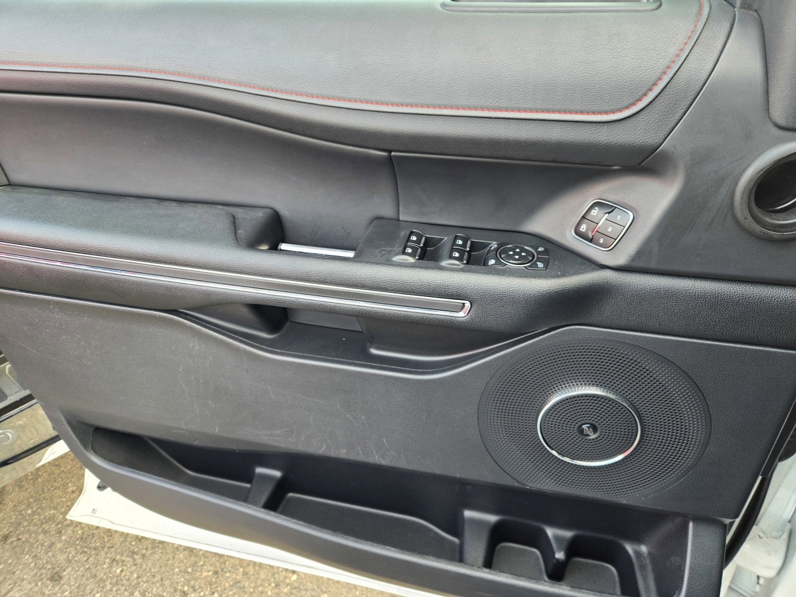 Certified 2023 Ford Expedition Limited image 28