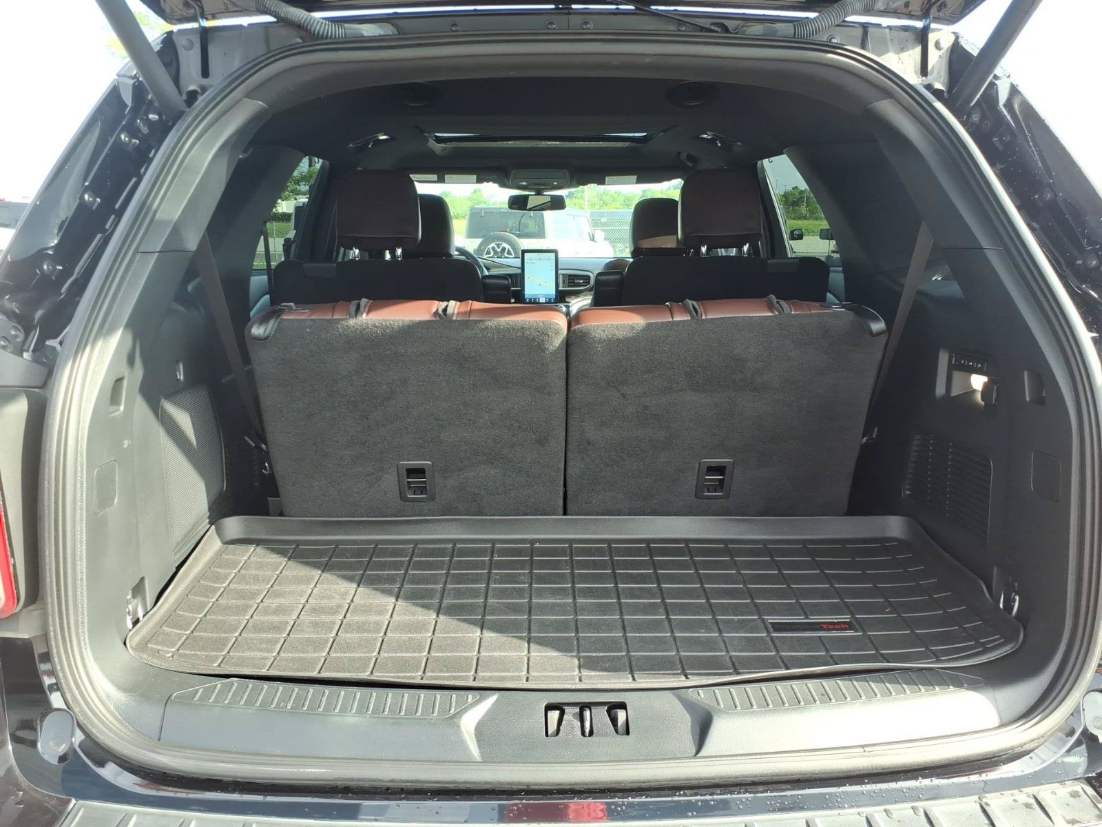 Certified 2023 Ford Explorer Platinum w/ Technology Package AWD/4WD image 17