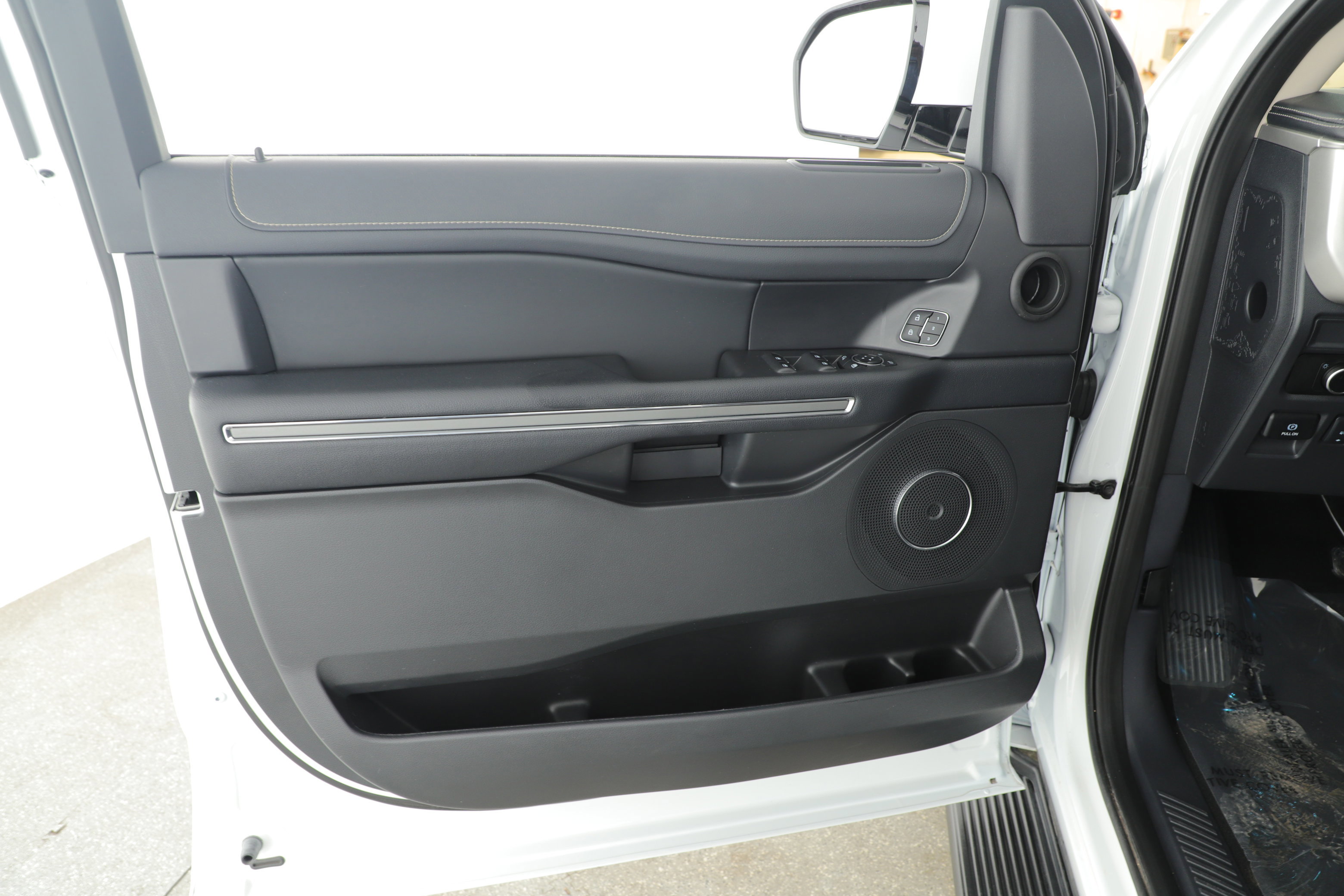 Certified 2024 Ford Expedition XLT image 8