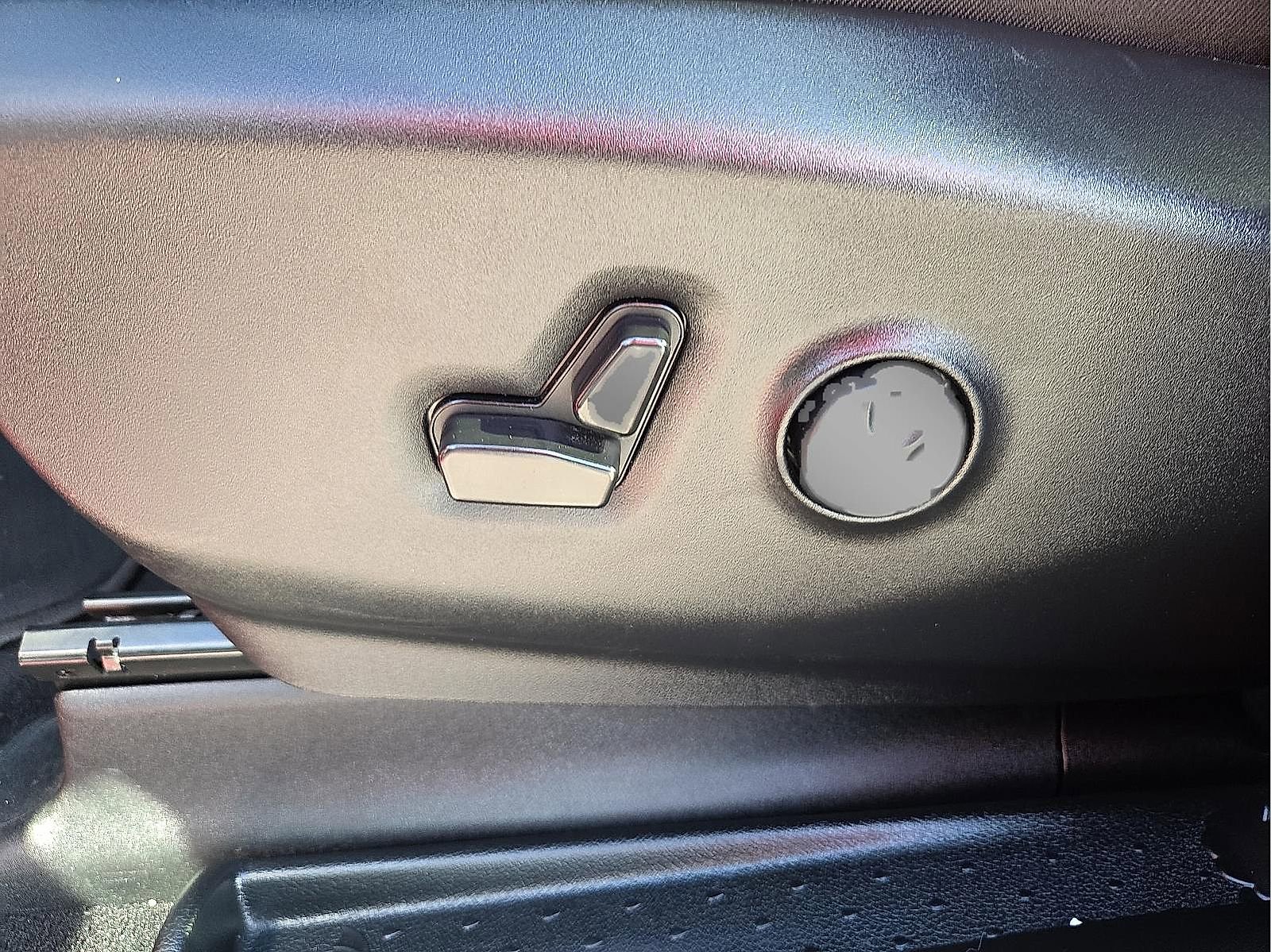 Used 2025 Chrysler Pacifica Limited image 16