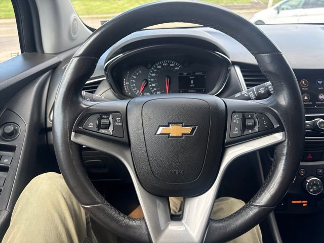 Used 2022 Chevrolet Trax LT w/ Midnight Edition AWD/4WD image 19