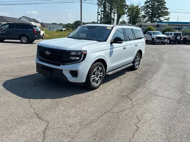 Certified 2025 Ford Expedition Active AWD/4WD image 9