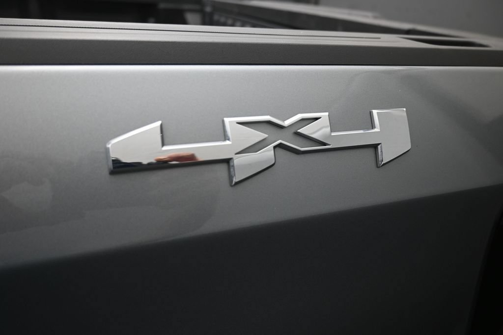 Used 2025 GMC Sierra 1500 SLT AWD/4WD image 25
