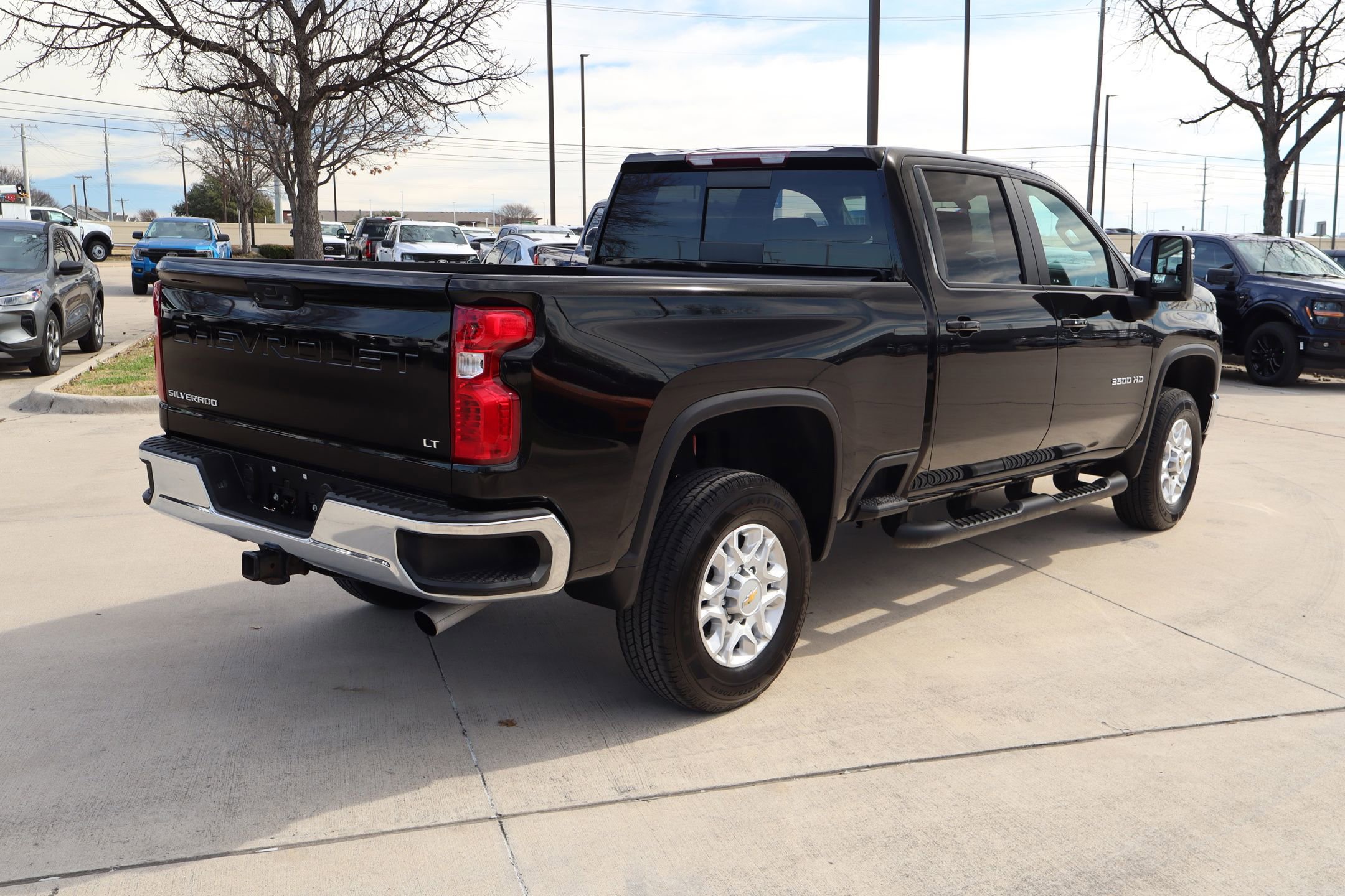 Used 2023 Chevrolet Silverado 3500 LT w/ Convenience Package image 5